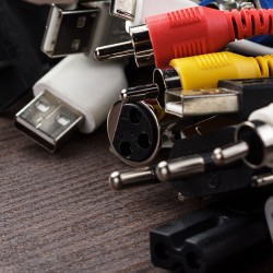 Kabelsalat aufräumen - so kreativ kann man Kabelsalat Zuhause beseitigen