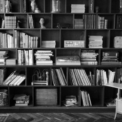 Praktische und robuste Raumteiler von FMD Möbel