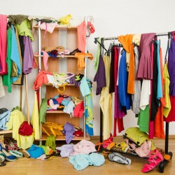 So räumen Sie ihren Kleiderschrank auf - 5 Tipps für mehr Ordnung